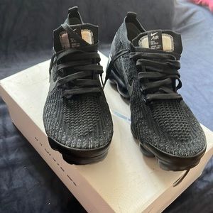 All black vapormax men size 8 worn great condition